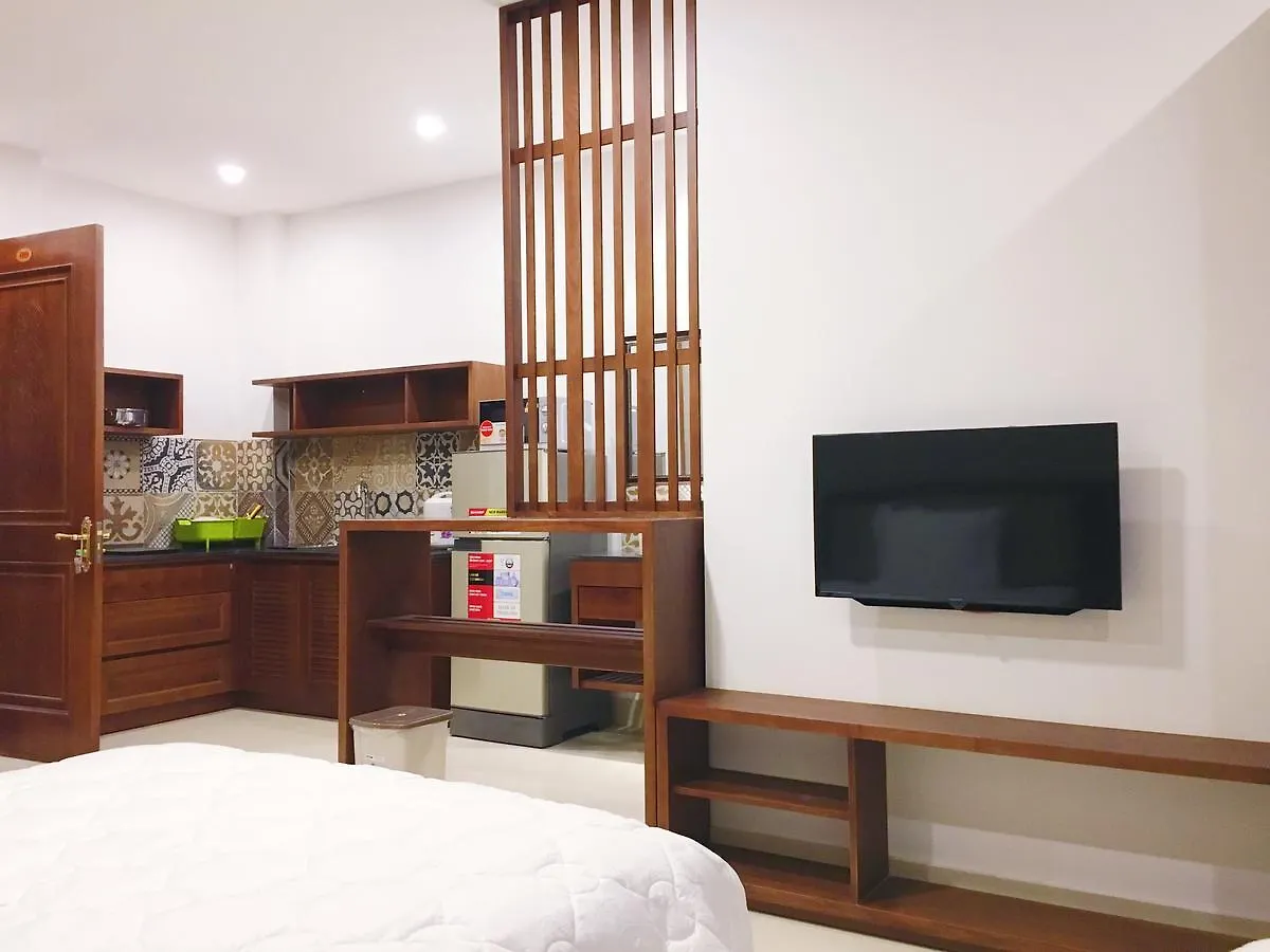 Aris Beach Apartment & Hotel Дананг