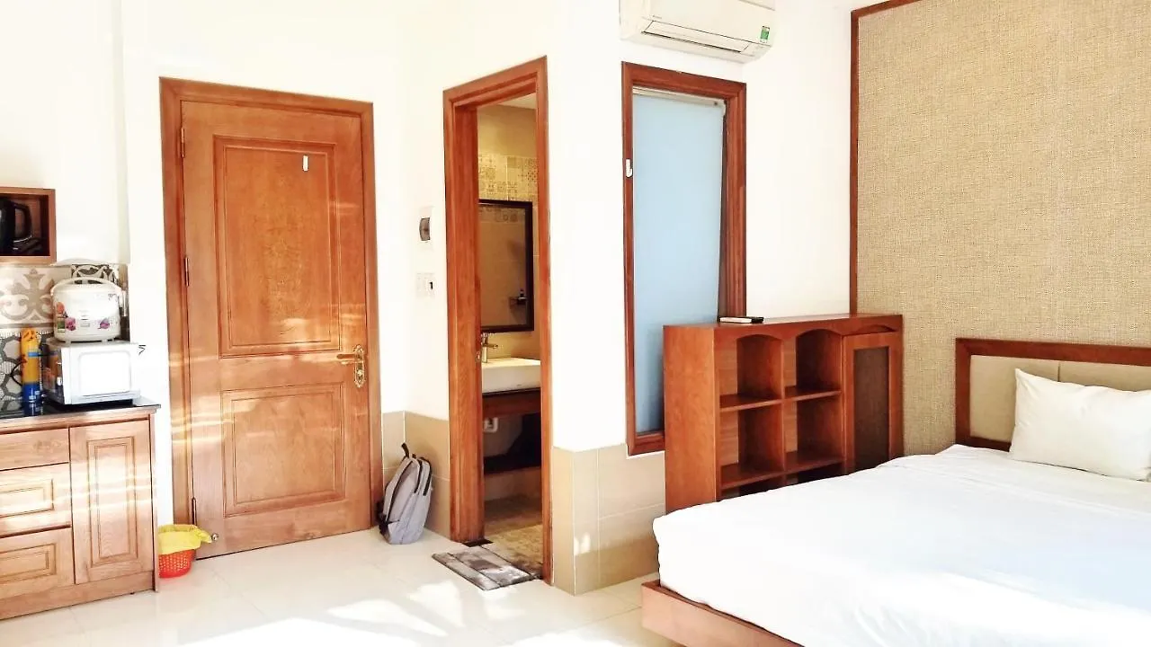 Aris Beach Apartment & Hotel Дананг