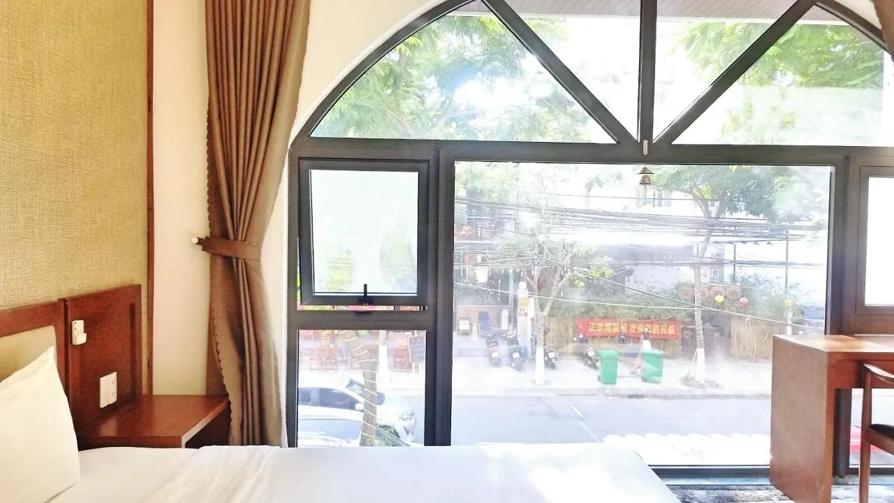 Aris Beach Apartment & Hotel Дананг