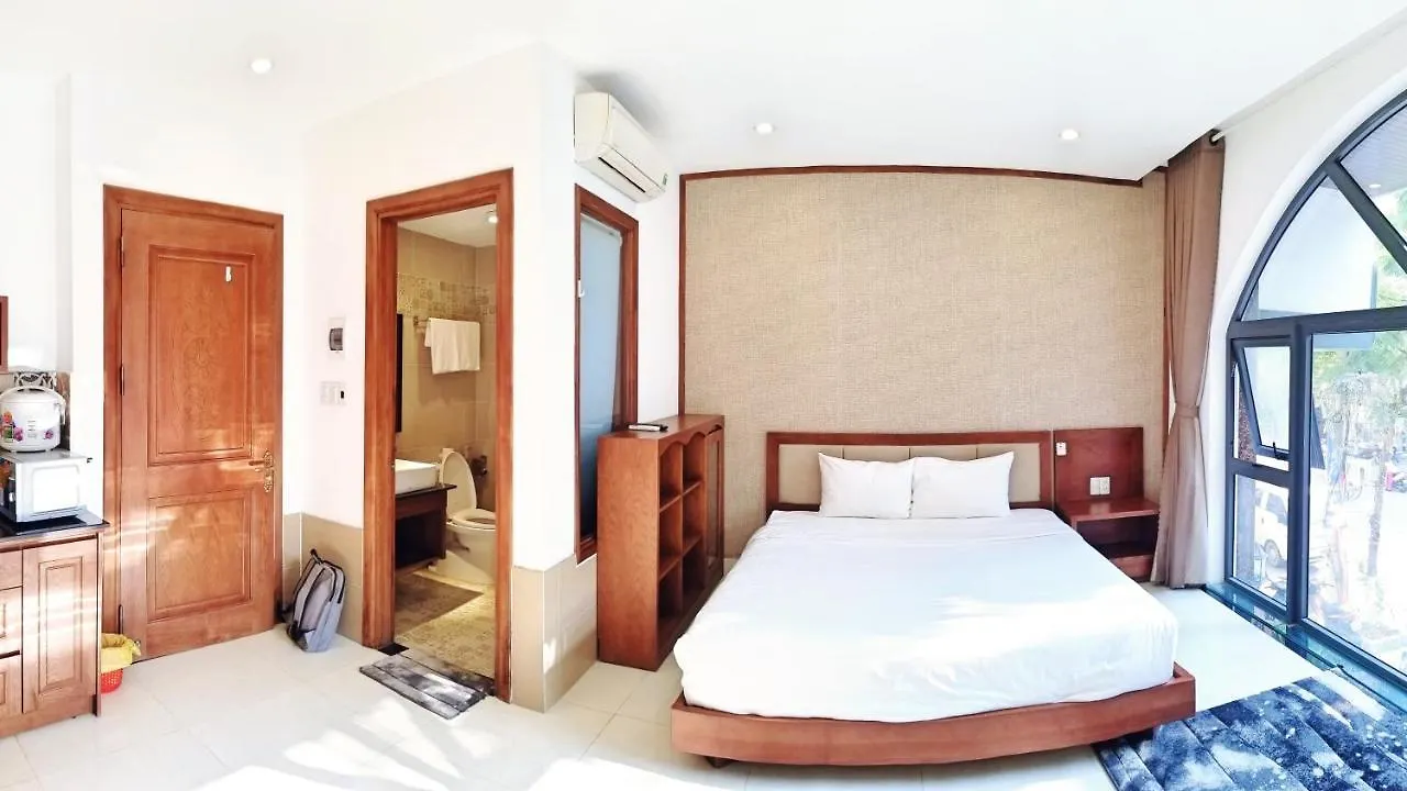 Aris Beach Apartment & Hotel Дананг