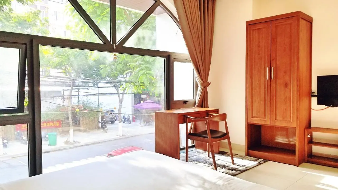 Aris Beach Apartment & Hotel Дананг