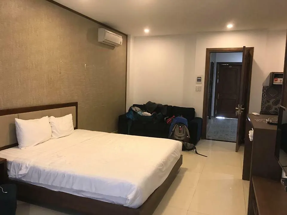 Aris Beach Apartment & Hotel Дананг