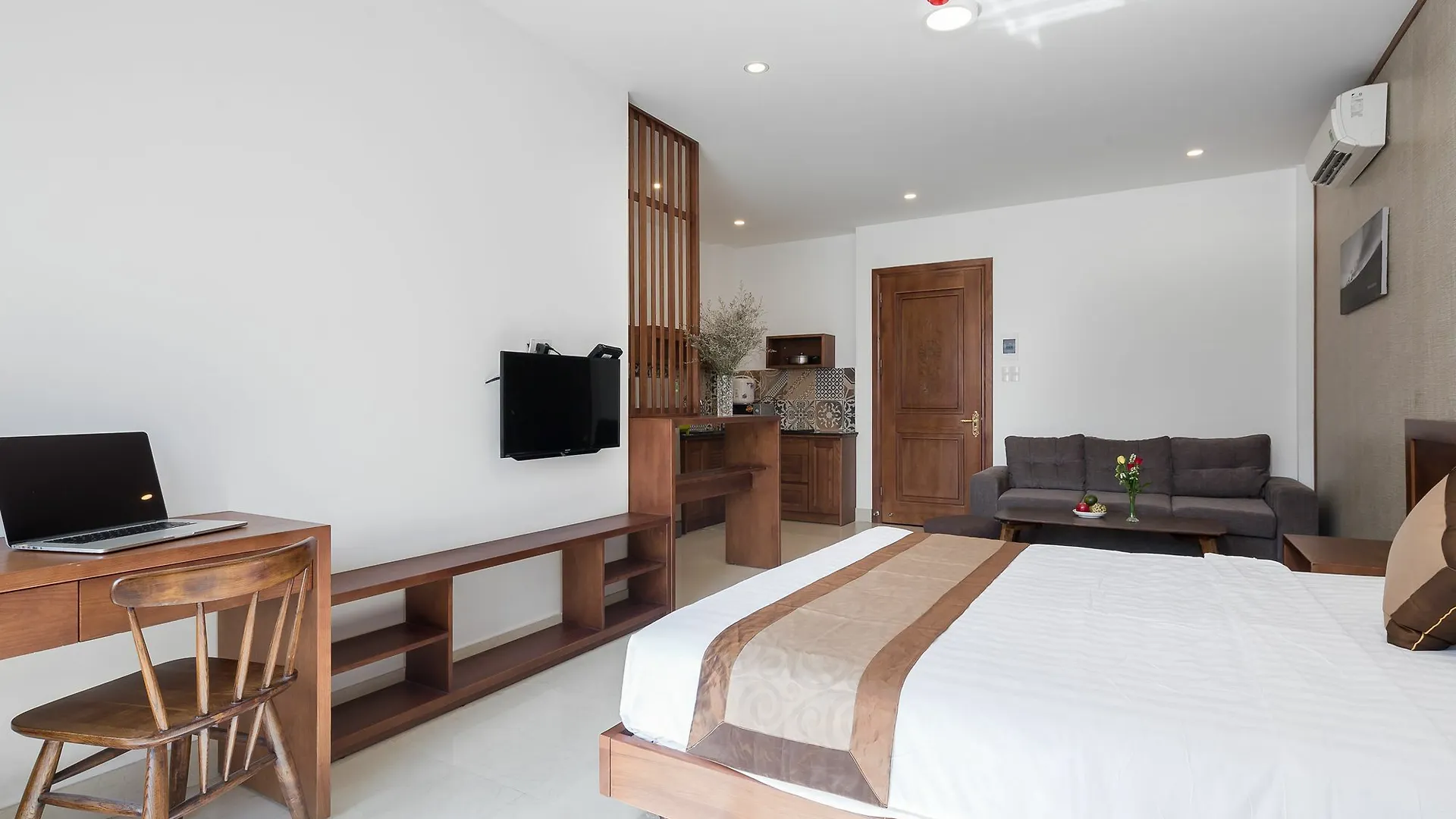 Aris Beach Apartment & Hotel Дананг Вьетнам