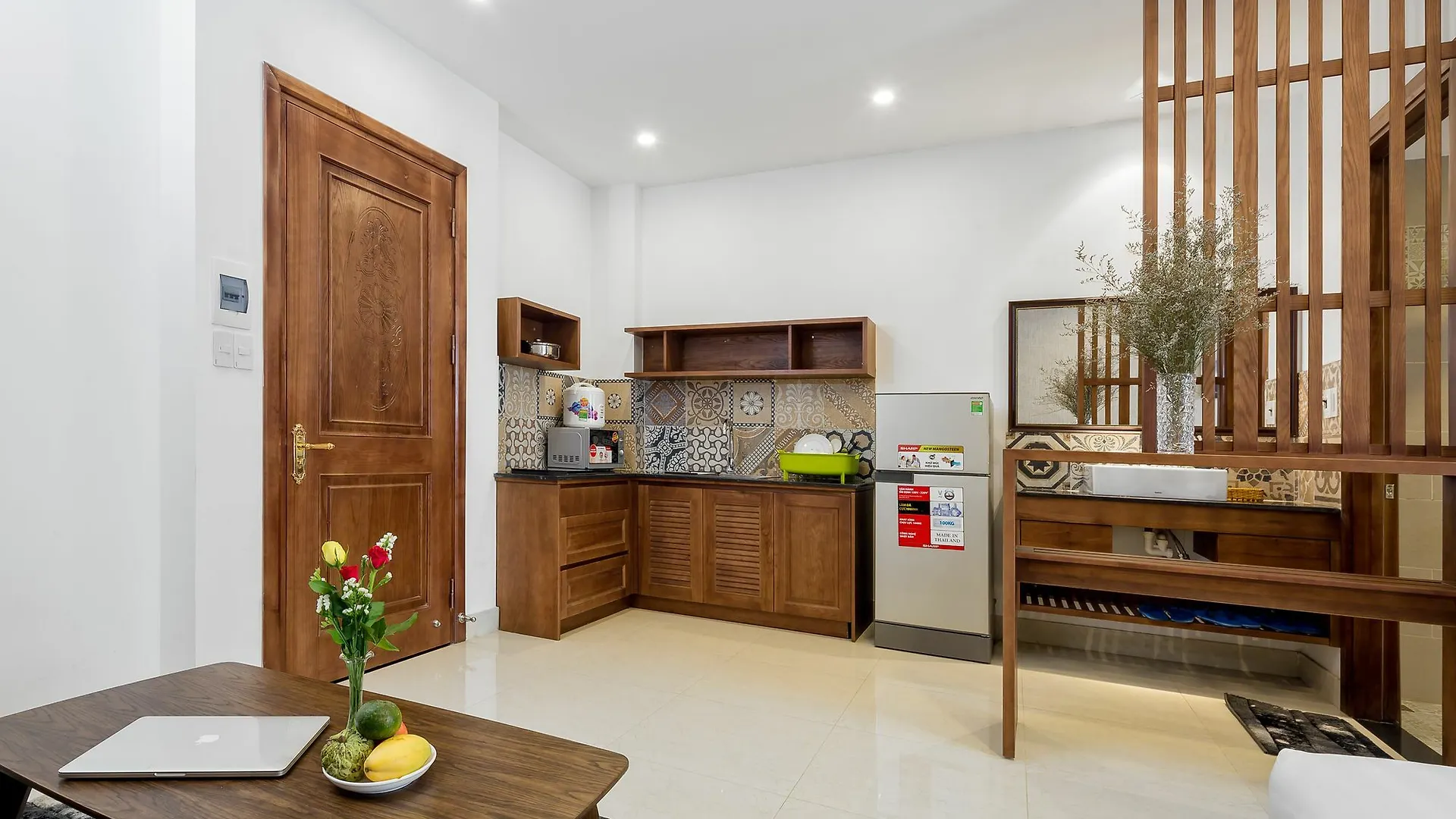 Aris Beach Apartment & Hotel Дананг
