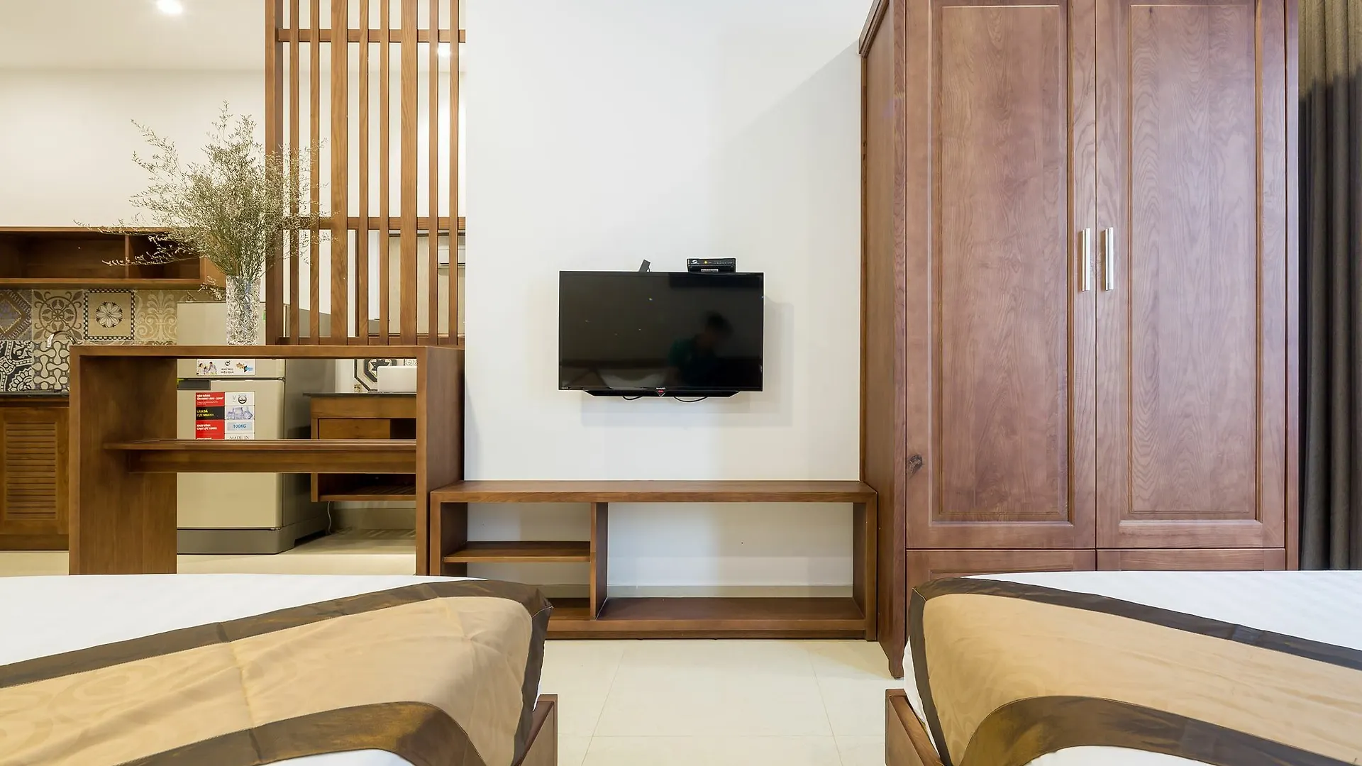 Aris Beach Apartment & Hotel Дананг