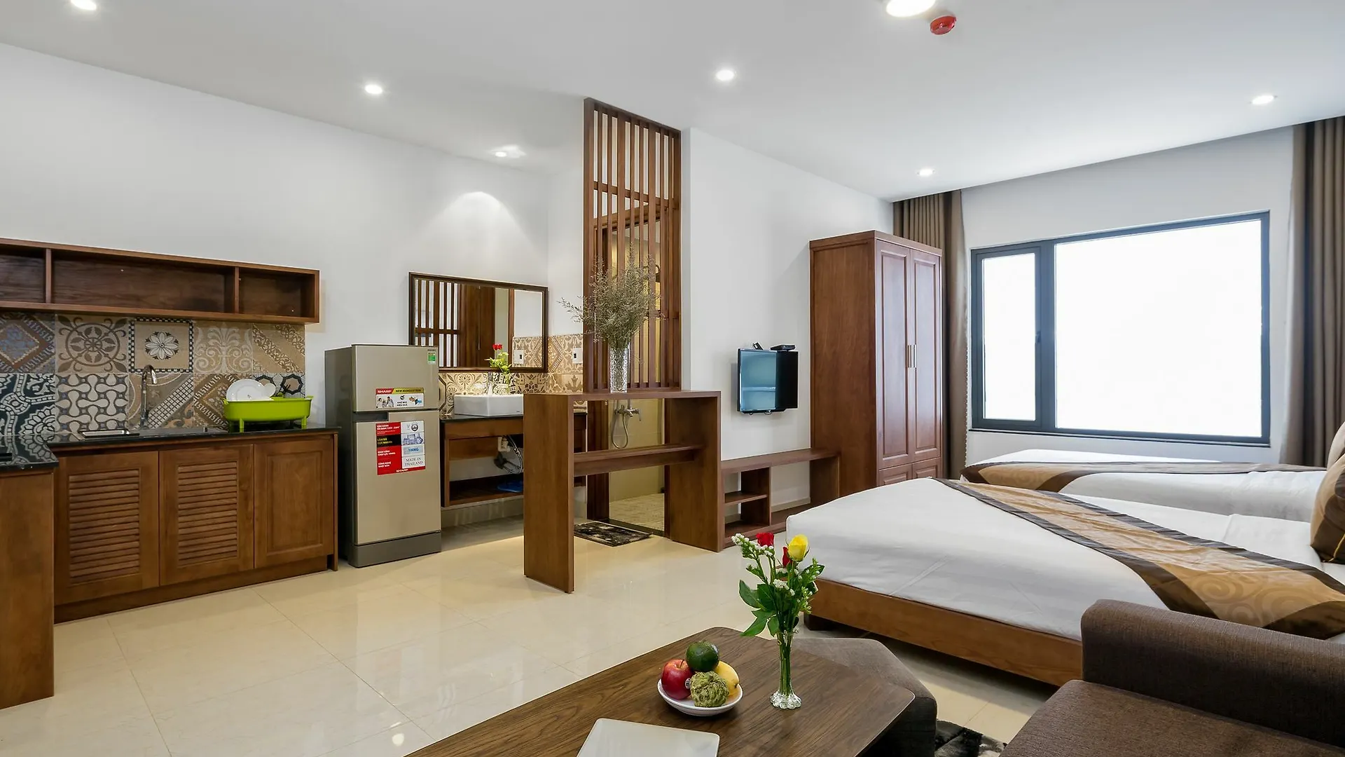 Aris Beach Apartment & Hotel Дананг