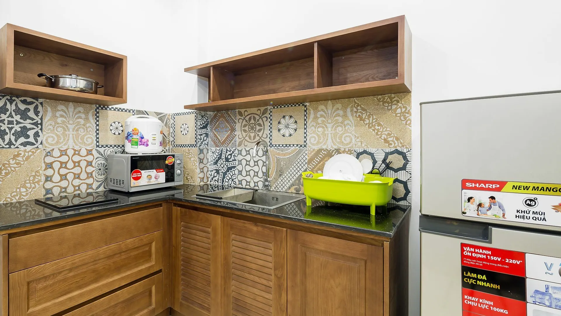 Aris Beach Apartment & Hotel Дананг